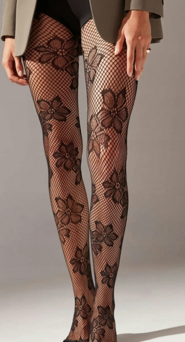 Mustad lillemustriga sukkpüksid